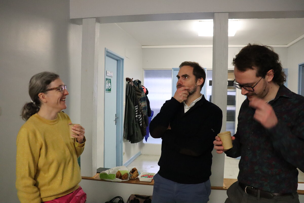 <strong>ECOS d'entraînement : organisation sérieuse</strong> <br> <em>Dans l'envers du décor, l'équipe d'organisation coordonne la session dans le plus grand sérieux.</em> ECOS d'entraînement : organisation sérieuse