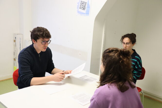 <strong>ECOS d'entraînement : debriefing</strong> <br> <em>La station se termine par un debriefing relevant les points positifs et points d'amélioration.</em> ECOS d'entraînement : debriefing